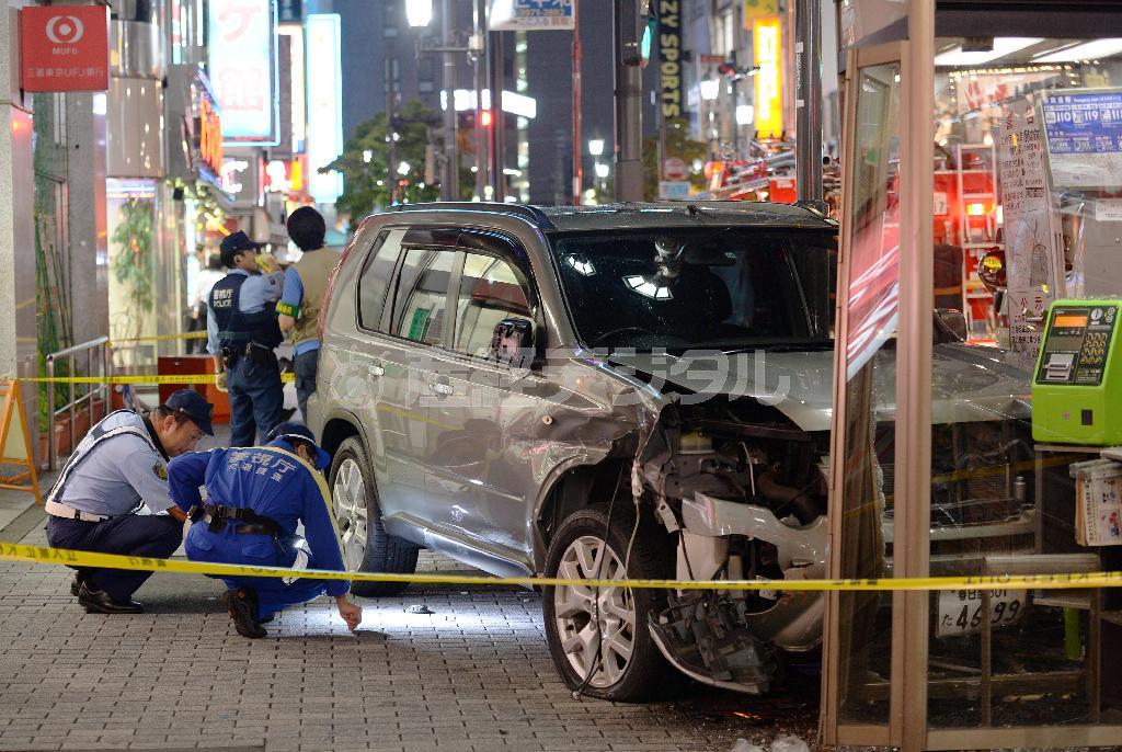 昨年６月に池袋で起きた暴走事件が、危険ドラッグの法規制強化のきっかけになったが、業者の捜査逃れが横行している＝２０１４年６月２４日、東京都豊島区西池袋（共同）