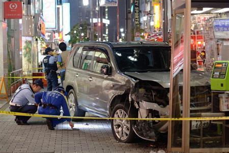 昨年６月に池袋で起きた暴走事件が、危険ドラッグの法規制強化のきっかけになったが、業者の捜査逃れが横行している＝２０１４年６月２４日、東京都豊島区西池袋（共同）