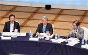 アジア・ビジネス・サミットであいさつする経団連の榊原定征会長（中央）＝１３日午前、東京都千代田区