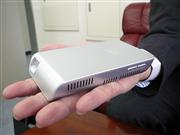 キヤノンマーケティングジャパンが８月上旬に発売するミニプロジェクター