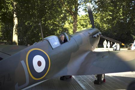 飛べるように修復された第二次大戦中の英軍主力戦闘機スピットファイア＝２０１５年７月３日、英国・首都ロンドン（ＡＰ）