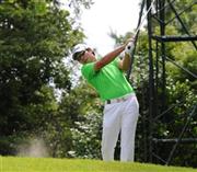 １６番ホールでティーショットを放つ池田勇太＝２０１５年７月１２日、兵庫県三木市のジャパンメモリアルＧＣ（高井良治撮影）