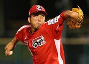 四国アイランドリーグｐｌｕｓの愛媛戦に登板した高知の藤川球児（きゅうじ）投手＝２０１５年６月２７日、高知県高知市の高知球場（彦野公太朗撮影）