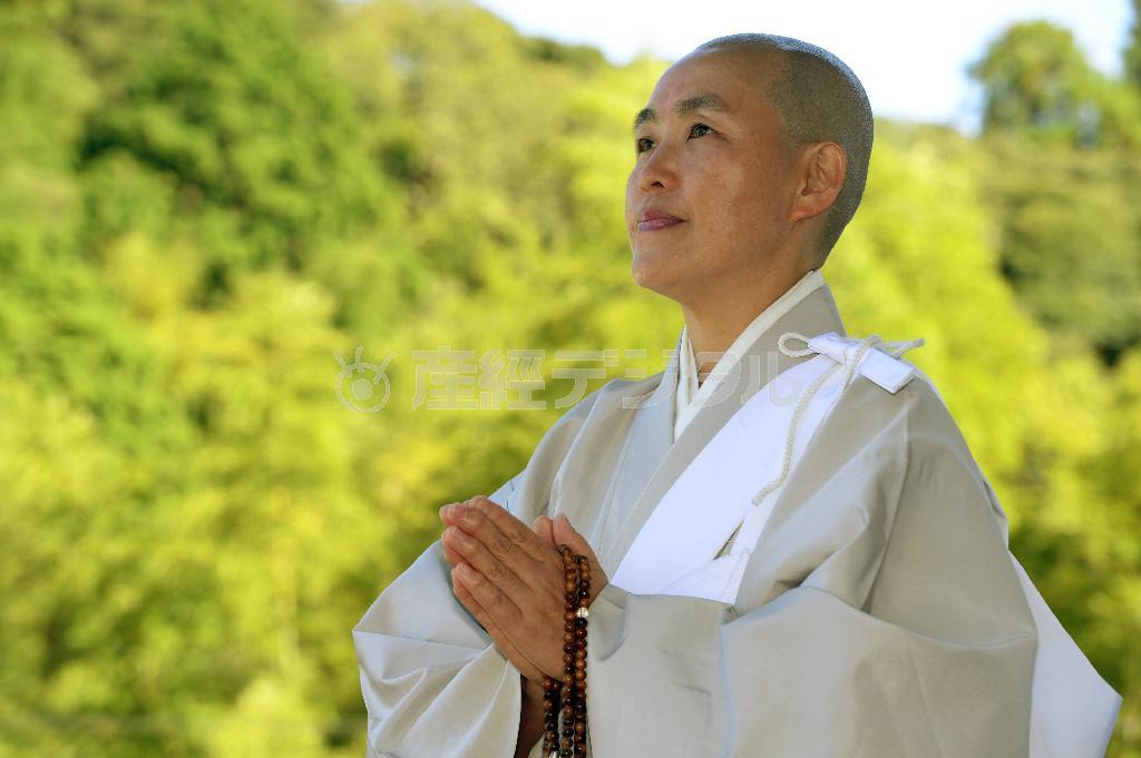 日蓮宗系の尼僧、鈴木日宣（すずき・にっせん）さん＝２０１５年、千葉県内（財満朝則撮影）