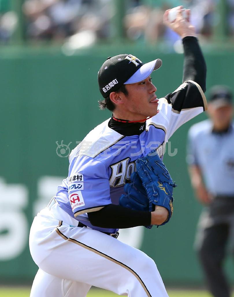 粘りの投球で７勝目を上げた日本ハム・吉川光夫＝２０１５年７月１４日、北海道帯広市・帯広の森野球場（山田俊介撮影）