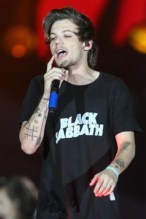 英ボーイズグループ「ワン・ダイレクション」のルイ・トムリンソンさん＝２０１５年７月９日、米カリフォルニア州サンディエゴ（ＡＰ）