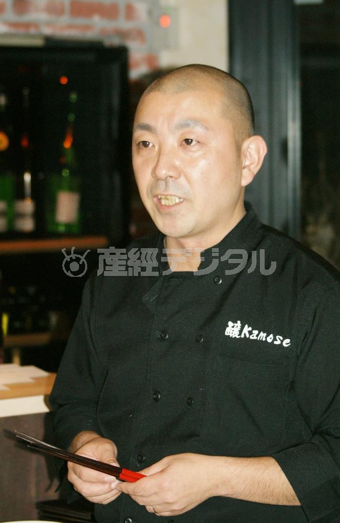 発酵の魅力を発信する伏木暢顕さん＝２０１５年７月１日（塩塚夢撮影）