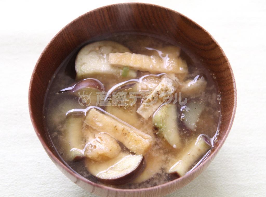 ナスと油揚げのみそ汁。※５８ｋｃａｌ、塩分１．３グラム（１人分）