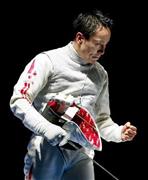 男子フルーレ個人で優勝し、ガッツポーズを見せる太田雄貴＝２０１５年７月１６日、ロシア・首都モスクワ（ロイター）