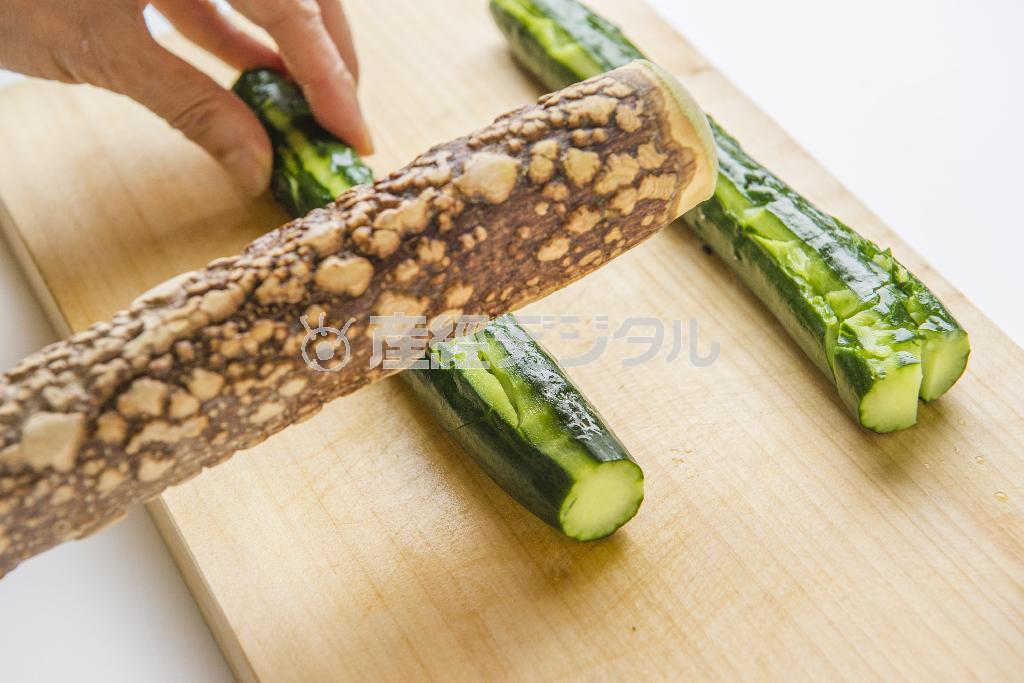 表面積を大きくして味を染みやすくする（松下二郎さん撮影）