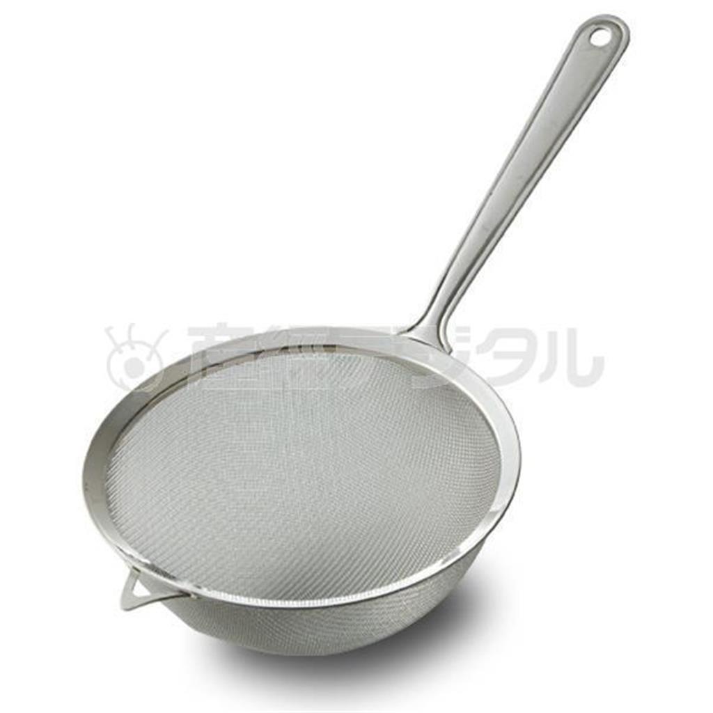 イタリアンストレーナー。きめ細かい編目が特徴のステンレス製の手付きざる（ワイ・ヨット提供）