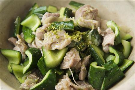 きゅうりと鶏肉炒め（松下二郎さん撮影）