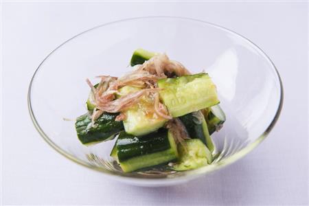 きゅうりと梅のたたき和え（松下二郎さん撮影）