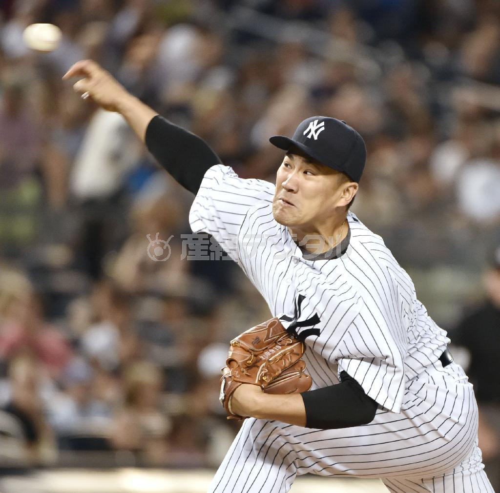 打たれながらも粘りの投球で６勝目を挙げたヤンキースの田中将大（まさひろ）＝２０１５年７月１７日、米ニューヨーク（共同）