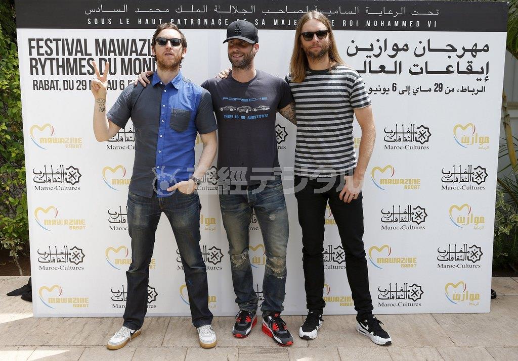 米ロックバンド「マルーン５」＝２０１５年６月６日、モロッコ・首都ラバト（ロイター）