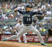 ヤンキース戦に先発し、５回２／３を５安打２失点で２勝目を挙げたマリナーズの岩隈（いわくま）久志＝２０１５年７月１８日、米ニューヨーク（共同）
