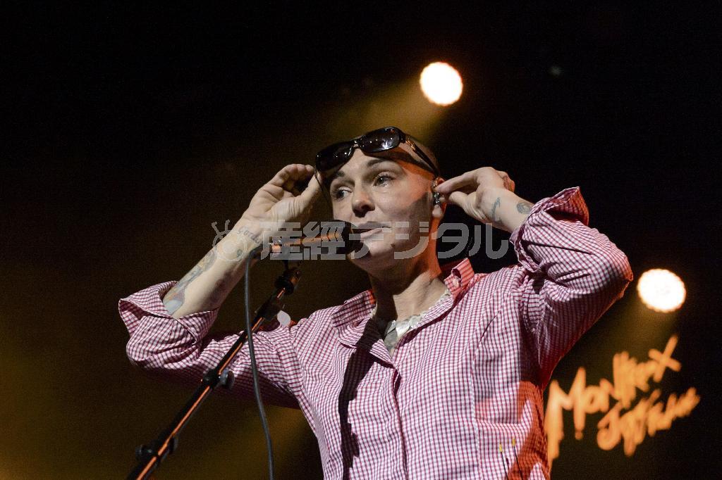 アイルランドの歌手、シネイド・オコナーさん＝２０１５年７月４日、スイス・ヴォー州モントルー（ＡＰ）