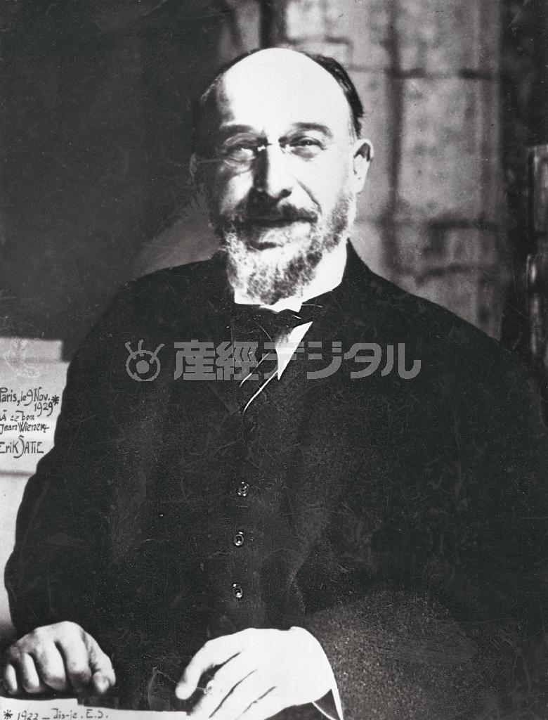 コンスタンティン・ブランクーシ《エリック・サティの肖像》１９２２年（ゼラチン・シルバー・プリント＿フランス現代出版史資料館、提供写真）。Ｆｏｎｄｓ＿Ｅｒｉｋ＿Ｓａｔｉｅ－Ａｒｃｈｉｖｅｓ＿ｄｅ＿Ｆｒａｎｃｅ／Ａｒｃｈｉｖｅｓ＿ＩＭＥＣ