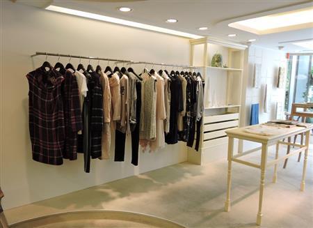 ｉｏ＿Ｈ．Ｐ．ＦＲＡＮＣＥ青参道店には、パリのブティックを思わせる雰囲気がある＝２０１５年７月１０日、東京都渋谷区（藤沢志穂子撮影）