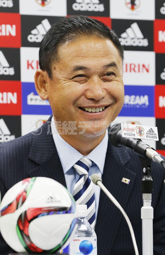 サッカーの東アジア・カップに臨む日本女子代表「なでしこジャパン」の２３人を発表する佐々木則夫監督＝２０１５年７月２１日午後、東京都文京区（共同）