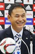 サッカーの東アジア・カップに臨む日本女子代表「なでしこジャパン」の２３人を発表する佐々木則夫監督＝２０１５年７月２１日午後、東京都文京区（共同）