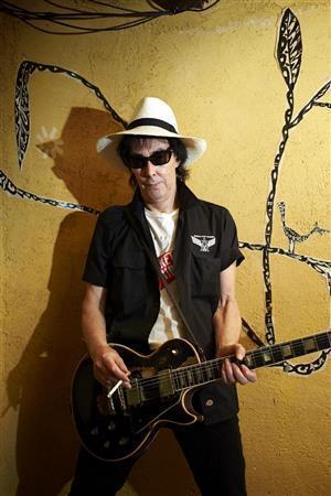 【メディアトリガーｐｌｕｓ（試聴無料）】ロックバンド、シーナ＆ロケッツのロックンロール・ハートを胸に、これからも走り続ける鮎川誠さん＝２０１５年７月１５日（提供写真）。（Ｃ）岡崎健志