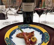 「銀鱈有馬焼」と好相性だったパーカーポイント１００点の『２００１＿ロコヤ＿マウント・ヴィーダー＿カベルネ・ソーヴィニヨン』＝２０１５年７月１４日（青木冨美子さん撮影）