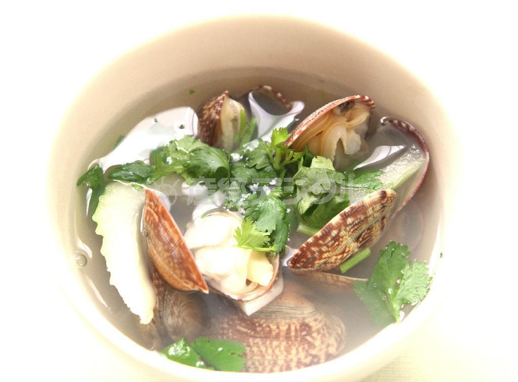 アサリのベトナム風スープ。※１８ｋｃａｌ、塩分１．４グラム（１人分）