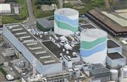 ８月に再稼働が見込まれる九州電力川内原発１号機（手前）＝７日、鹿児島県薩摩川内市