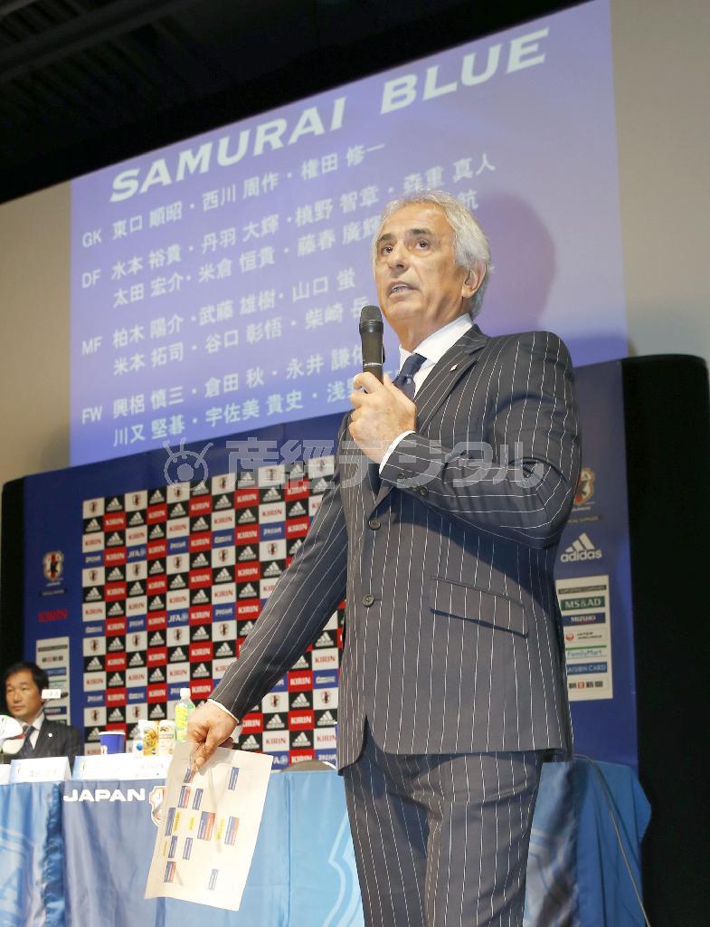 東アジア・カップのメンバーを発表するサッカー日本代表のバヒド・ハリルホジッチ監督＝２０１５年７月２３日、東京都文京区（共同）