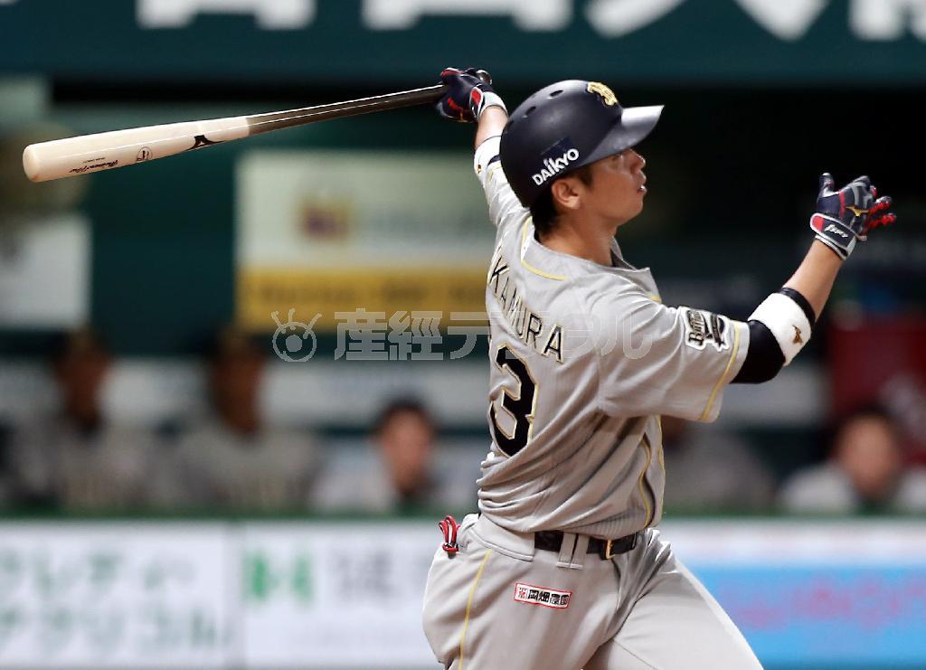 延長十一回、適時二塁打を放つオリックス・中村一生（いっせい）＝２０１５年７月２７日、福岡県福岡市中央区のヤフオクドーム（中川春佳撮影）