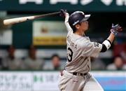 延長十一回、適時二塁打を放つオリックス・中村一生（いっせい）＝２０１５年７月２７日、福岡県福岡市中央区のヤフオクドーム（中川春佳撮影）