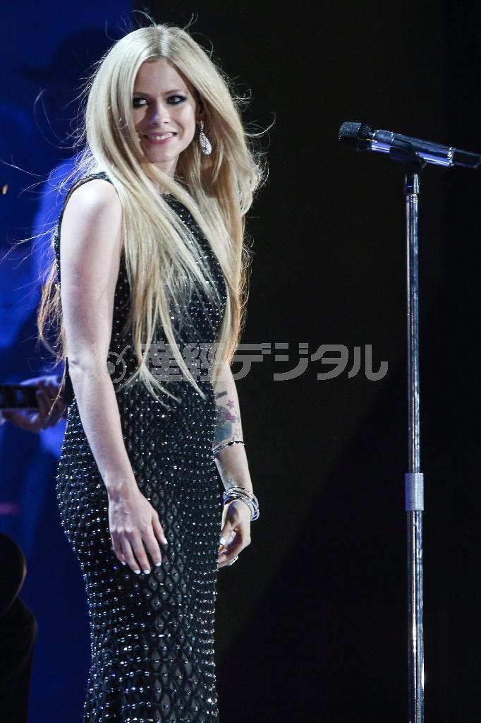 カナダの歌手、アヴリル・ラヴィーンさん＝２０１５年７月２５日、米カリフォルニア州ロサンゼルス（ＡＰ）