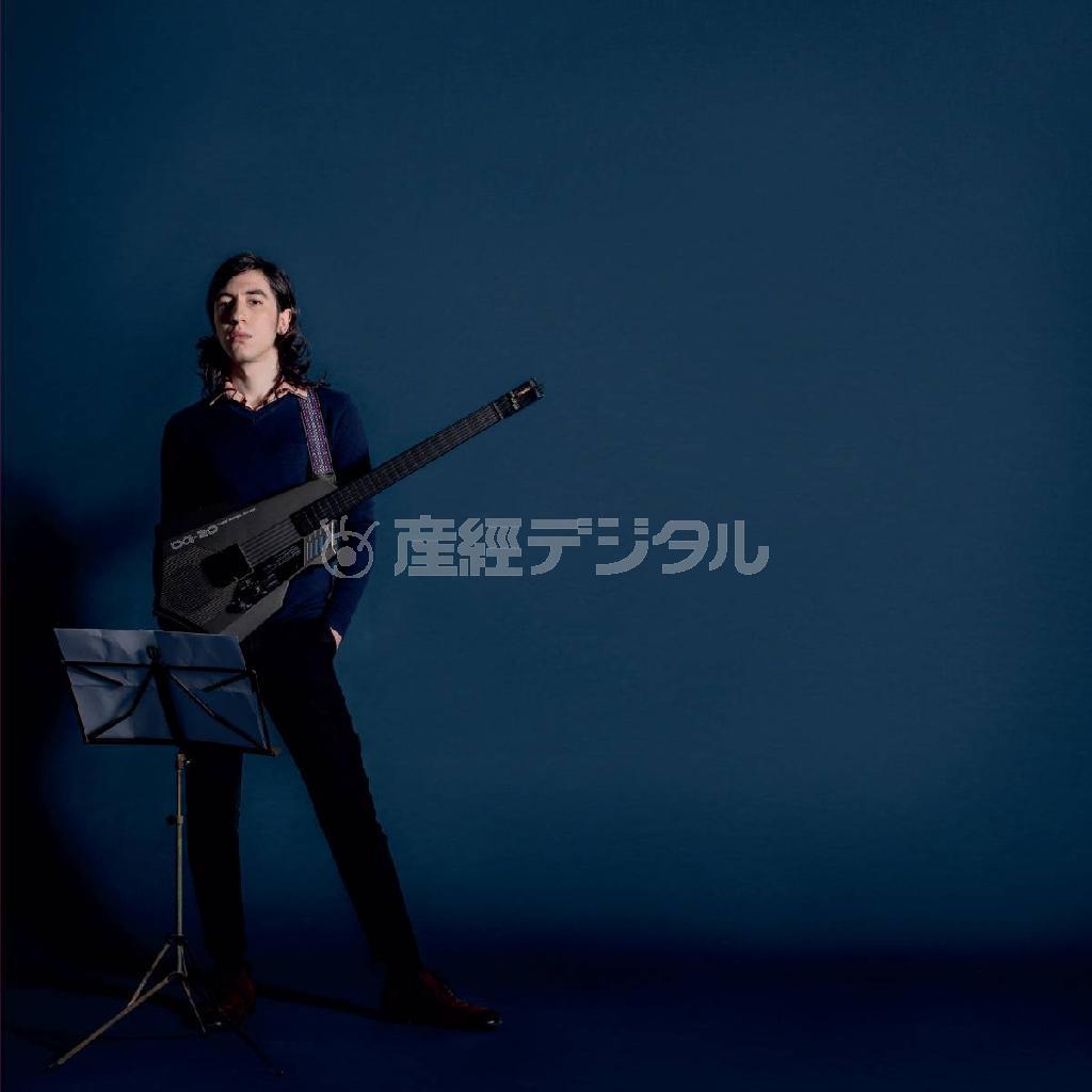 ブラジル出身のシンガー・ソングライター、ジオゴ・シュトラウス（提供写真）