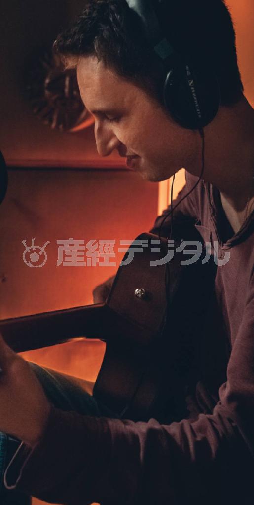 ブラジル出身のシンガー・ソングライター、ファビオ・カドーレ（提供写真）