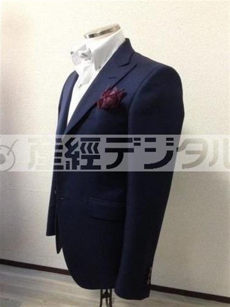 顧客に最も似合うものを提案する「Ｇｅｎｅ＆ｃｏ．（ジン＆カンパニー）」のオーダーメードスーツ＝２０１５（平成２７）年（大東文化大学、小指眞佳撮影）