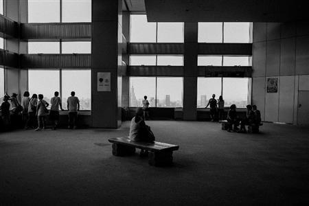 東京都庁の展望室。近代的な高層ビル群も新宿の景色だ＝２０１２年１０月２５日、東京都新宿区（ニコラ・ダティシュウさん撮影）