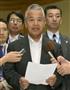 最終日の協議を前に、厳しい表情で報道陣の質問に答える甘利ＴＰＰ相＝７月３１日、米ハワイ州カパルア（共同）