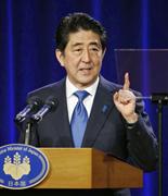 主要国首脳会議を終え、記者会見する安倍首相＝６月８日、ドイツ・ミュンヘン（共同）