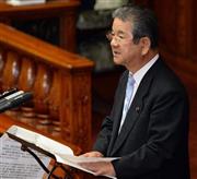 参院本会議で質問に立つ民主党の北澤俊美元防衛相。その質問は中国共産党のプロパガンダにソックリだった＝２０１５年７月２７日、国会（酒巻俊介撮影）