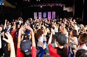 ７月１１日、横浜ベイサイドにて行なわれた「ＣＯＯＬ＿ＪＡＰＡＮ＿ＤＡＮＣＥ＿ＳＨＯＷＣＡＳＥｉｎ＿Ｙｏｋｏｈａｍａ」の模様＝２０１５年、神奈川県横浜市中区（福島徳撮影）