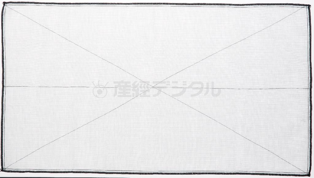 蚊帳ふきん（黒）。蚊帳ふきんは、その名の通り、蚊帳に使われていた目の粗い布を使ったもの（ワイ・ヨット提供）