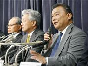 債権者集会後に記者会見する（右から）ＡＮＡホールディングスの長峯豊之取締役執行役員、インテグラルの佐山展生代表取締役、スカイマークの井手隆司会長＝５日午後、国交省