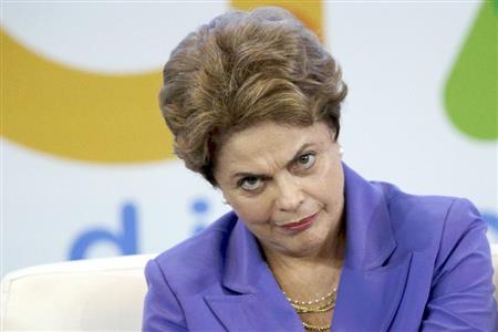 ブラジルの首都ブラジリアで式典に出席したジルマ・ルセフ大統領＝２０１５年７月２８日（ロイター＝共同）