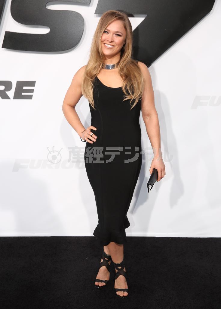 米総合格闘技団体「ＵＦＣ」の世界女子バンタム級王者で米女優のロンダ・ラウジーさん＝２０１５年４月１日、米カリフォルニア州ロサンゼルス（ＡＰ）