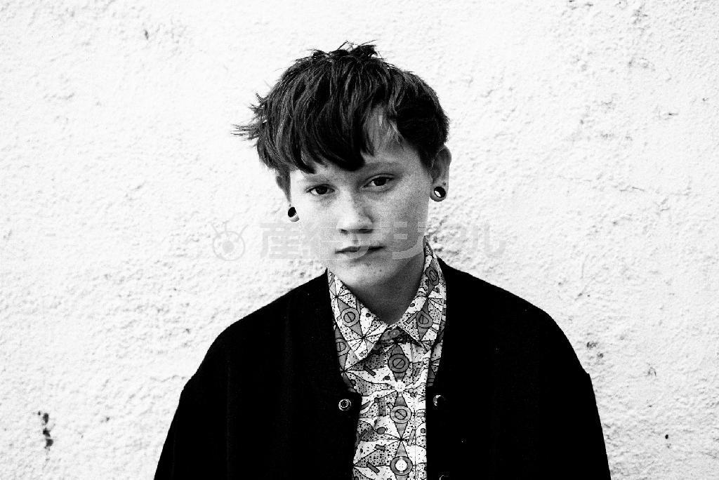 シンガー・ソングライター、ＳＯＡＫ（ソーク）は仲間意識が強く、ミュージックビデオのほとんどに友人が登場する、という（提供写真）