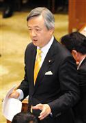 参院平和安全法制特別委員会で質問する民主党の白真勲氏＝５日午前、国会・参院第１委員会室（斎藤良雄撮影）