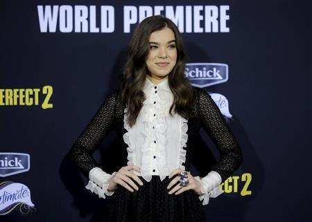 米女優、ヘイリー・スタインフェルドさん＝２０１５年５月９日、米カリフォルニア州ロサンゼルス（ロイター）