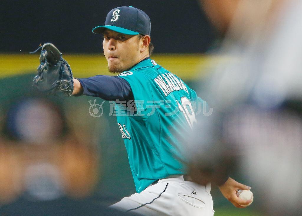３勝目を挙げたマリナーズ・岩隈（いわくま）久志＝２０１５年８月７日、米ワシントン州シアトル（ゲッティ＝共同）