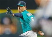 ３勝目を挙げたマリナーズ・岩隈（いわくま）久志＝２０１５年８月７日、米ワシントン州シアトル（ゲッティ＝共同）